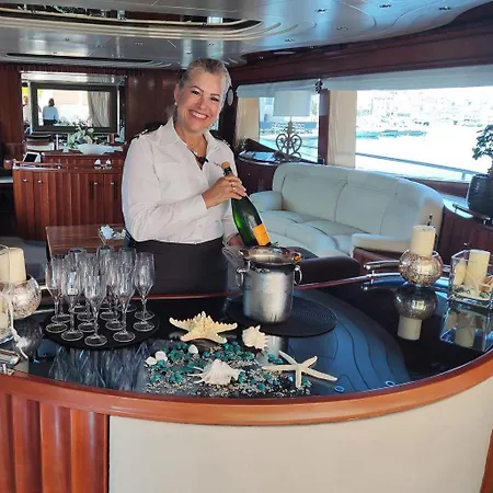 Motor Yacht Naughty By Nature Botel *